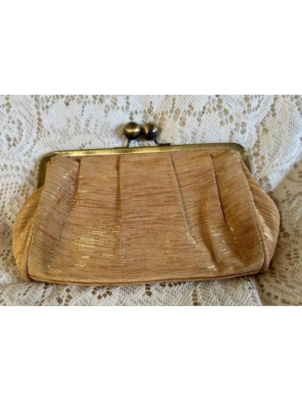 Vintage Unlisted Gold Tone Frame Clutch Purse with Chain Strap